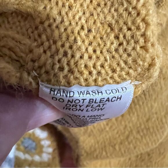 En Creme Gold Turtleneck Crochet Sleeves Sweater -- M/L - Picture 15 of 15